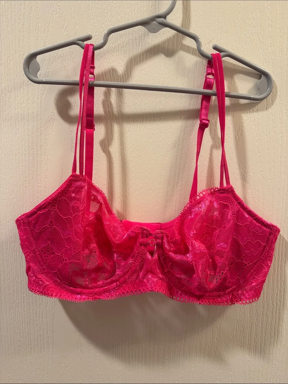 Washed Never Worn Lace Underwire Bra in Vibrant Hot Pink